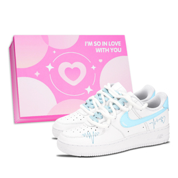 Nike Кроссовки Air Force 1 Heart Electric Diagram, износостойкие, низкие, для скейтбординга, женские, светло-синие dd8959-100(爱心电图-team883-粉色礼盒) | light blue