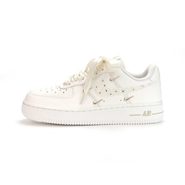 Nike Женские кроссовки для скейтбординга Air Force 1 Pearl Dreamy с низким верхом, устойчивые к истиранию, цвет белый/золотой fv3654-111（team935-珍珠绮梦） | white gold