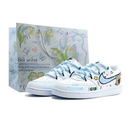 Nike Кроссовки для скейтборда Court Vision 1 Bear Adventure с амортизацией, износостойкие, низкие, унисекс, светло-голубые dh2987-101(team-1331小熊奇旅礼袋款) | light blue (special shopping bag)