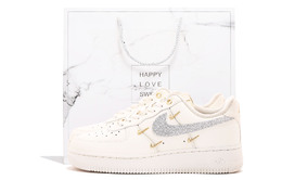 Nike Кроссовки Air Force 1 Coverage с низким верхом для скейтборда, устойчивые к истиранию, унисекс, белое золото fv3654-111(team拾伍-女款白银sbox) | white gold