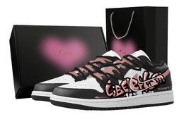 Jordan Баскетбольные кроссовки Air 1 Street Graffiti, Heart Box, износостойкие, винтажные, низкие, женские, черно-розовые dc0774-101(team773-街头涂鸦-爱心礼盒) | black pink