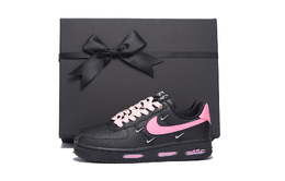 Nike Кроссовки для скейтбординга Air Force 1 Coverage с противоскользящим и износостойким верхом, женские, черно-розовые hq1180-001(team拾伍-女款正红sbox) | black pink