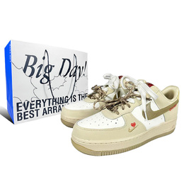 Nike Кроссовки для скейтбординга Air Force 1 с противоскользящим износостойким верхом, женские, желто-белые hv5990-172（team187-小麦空军爱心） | yellow white