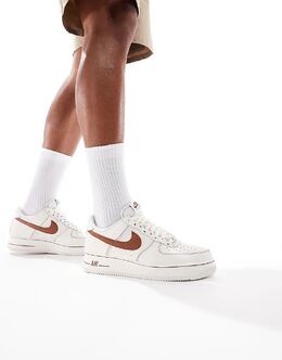 Кроссовки Nike Air Force 1'07 LV8 бежевого и коричневого цветов 142404388 | brown