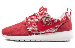 Женские беговые кроссовки Nike Roshe 685286-661