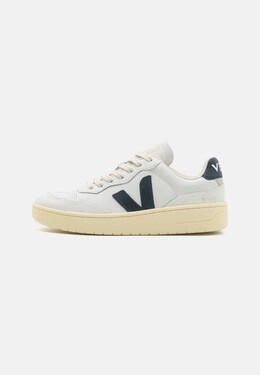 Кроссовки Veja V-90 на шнуровке, белый vj211a074-a14 | extra white/nautico