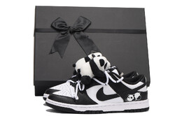 Кроссовки Nike Dunk Skateboard Shoes Women's Low-Top White cw1590-100(team拾伍-女款黑白八sbox)