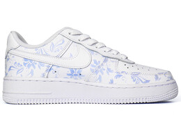 Кроссовки для скейтбординга Air Force 1 женские с низким верхом, белый/королевские синий Nike dd8959-100(team拾柒-女款低帮光变青花瓷板鞋) | pure white