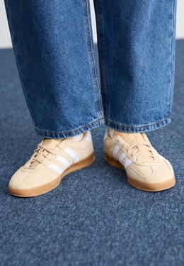 Кроссовки GAZELLE INDOOR Adidas, бежевый ad111a2l8-b11 | magic beige/footwear white/gum
