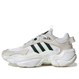 Кроссовки оригиналы magmur runner Adidas, белый ef8997 | crystal white/core black/off white