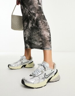 Бело-серебристые кроссовки Nike V2K Run 131044742 | white