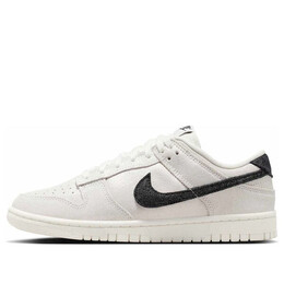 Кроссовки dunk low se 'white black team red' Nike, белый hq3502-100 | white/black/team red