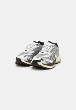Кроссовки на шнуровке VELOPHASIS BORN IN THE 2000S UNISEX Puma, белый pu115o0su-a11 | white/cool mid gray